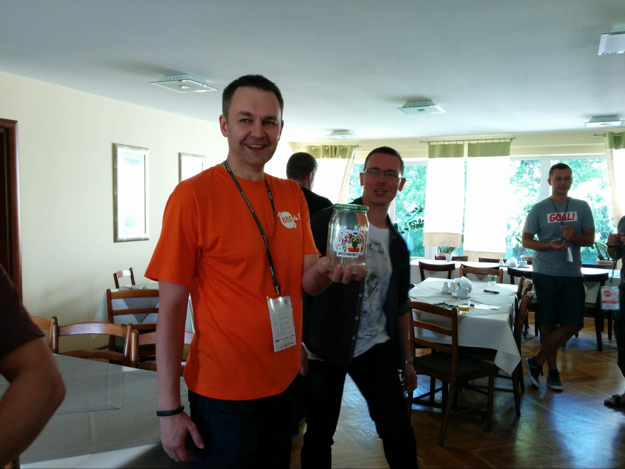 Speaker’s lunch and a mysterious and precious gift for Arek Benedykt given by Maciej Aniserowicz (It’s not a goldfish)